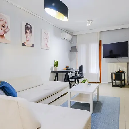 95sqm - 10min Center - 2 Bedrooms -2airco - Gas Heating - 3 Smarttvs - 2nd Floor - Optical Fiber *