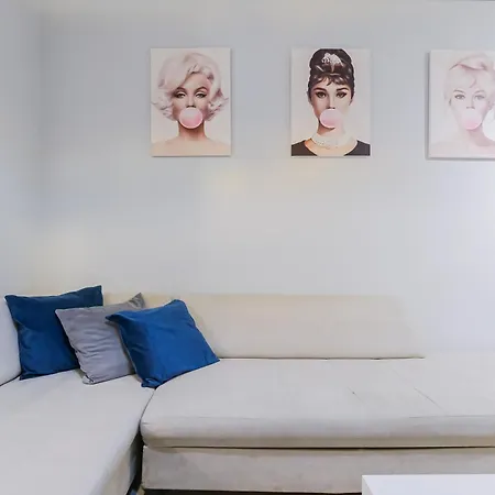 Appartement 95sqm - 10min Center - 2 Bedrooms -2airco - Gas Heating - 3 Smarttvs - 2nd Floor - Optical Fiber Thessaloniki