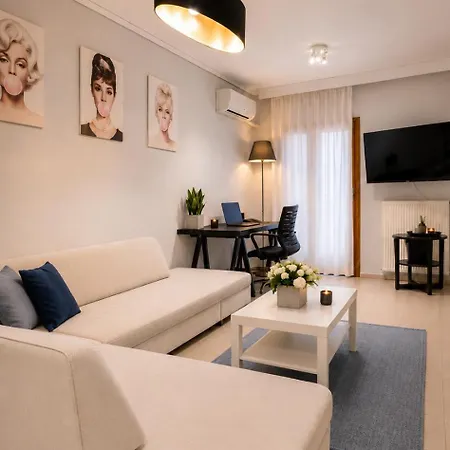 Appartement 95sqm - 10min Center - 2 Bedrooms -2airco - Gas Heating - 3 Smarttvs - 2nd Floor - Optical Fiber