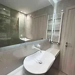 95sqm 7min Center 2bdrms 2airco Gas Heating Marble Wc 3smarttvs *