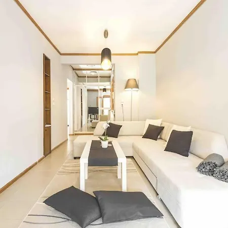 95sqm 7min Center 2bdrms 2airco Gas Heating Marble Wc 3smarttvs * テッサロニキ