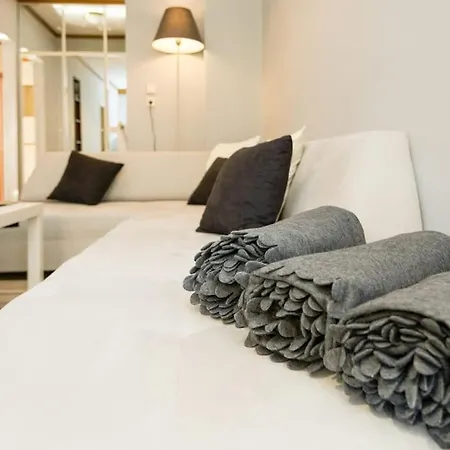 דירה 95sqm 7min Center 2bdrms 2airco Gas Heating Marble Wc 3smarttvs