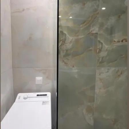 95sqm 7min Center 2bdrms 2airco Gas Heating Marble Wc 3smarttvs * テッサロニキ