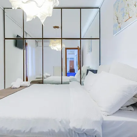 아파트 95sqm - 10min Center - 2 Bedrooms -2airco - Gas Heating - 3 Smarttvs - 2nd Floor - Optical Fiber