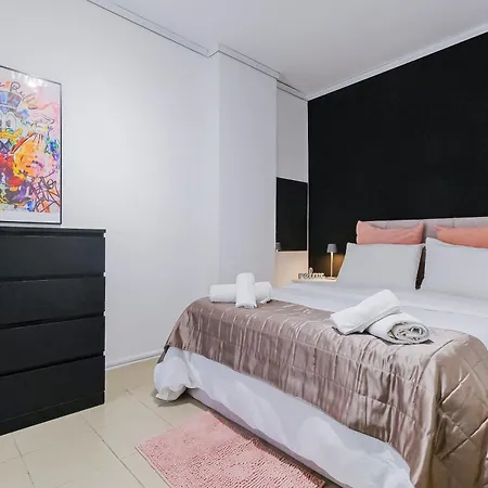 Apartament 95sqm - 10min Center - 2 Bedrooms -2airco - Gas Heating - 3 Smarttvs - 2nd Floor - Optical Fiber *