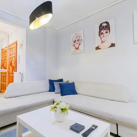 Apartament 95sqm - 10min Center - 2 Bedrooms -2airco - Gas Heating - 3 Smarttvs - 2nd Floor - Optical Fiber Salonic