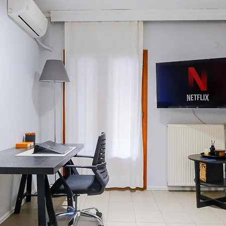95sqm - 10min Center - 2 Bedrooms -2airco - Gas Heating - 3 Smarttvs - 2nd Floor - Optical Fiber Apartament *