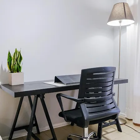 Apartament 95sqm - 10min Center - 2 Bedrooms -2airco - Gas Heating - 3 Smarttvs - 2nd Floor - Optical Fiber