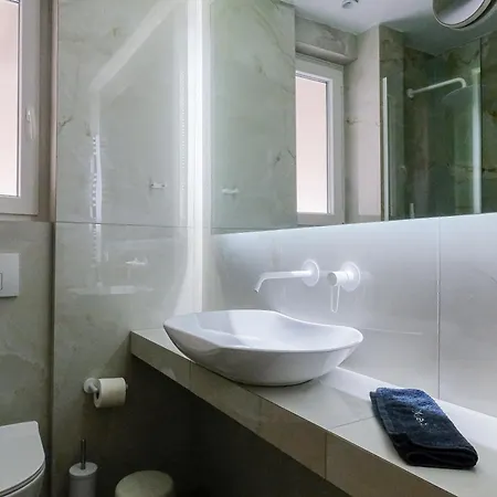 Apartamento 95sqm - 10min Center - 2 Bedrooms -2airco - Gas Heating - 3 Smarttvs - 2nd Floor - Optical Fiber Tessalónica