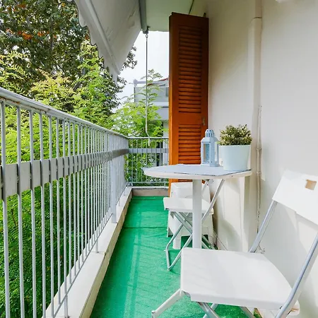 95sqm - 10min Center - 2 Bedrooms -2airco - Gas Heating - 3 Smarttvs - 2nd Floor - Optical Fiber *
