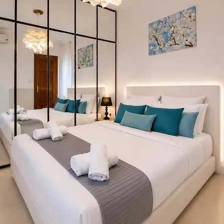 95sqm - 10min Center - 2 Bedrooms -2airco - Gas Heating - 3 Smarttvs - 2nd Floor - Optical Fiber * Salonic