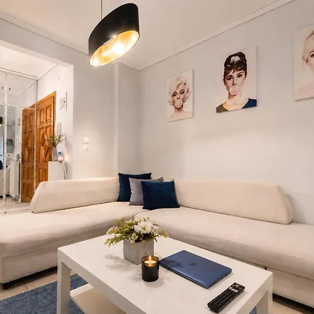 Apartament 95sqm - 10min Center - 2 Bedrooms -2airco - Gas Heating - 3 Smarttvs - 2nd Floor - Optical Fiber Salonic