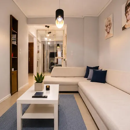 95sqm - 10min Center - 2 Bedrooms -2airco - Gas Heating - 3 Smarttvs - 2nd Floor - Optical Fiber Apartament *