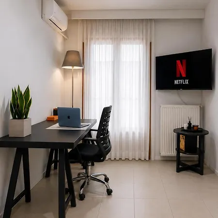 95sqm - 10min Center - 2 Bedrooms -2airco - Gas Heating - 3 Smarttvs - 2nd Floor - Optical Fiber Apartament *
