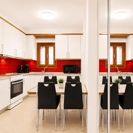 95sqm - 10min Center - 2 Bedrooms -2airco - Gas Heating - 3 Smarttvs - 2nd Floor - Optical Fiber Apartament Salonic