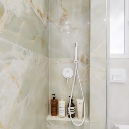 Apartament 95sqm - 10min Center - 2 Bedrooms -2airco - Gas Heating - 3 Smarttvs - 2nd Floor - Optical Fiber Salonic