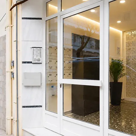 95sqm - 10min Center - 2 Bedrooms -2airco - Gas Heating - 3 Smarttvs - 2nd Floor - Optical Fiber * Salonic
