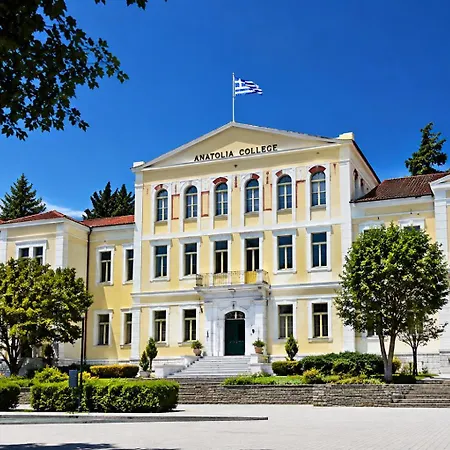 95sqm - 10min Center - 2 Bedrooms -2airco - Gas Heating - 3 Smarttvs - 2nd Floor - Optical Fiber