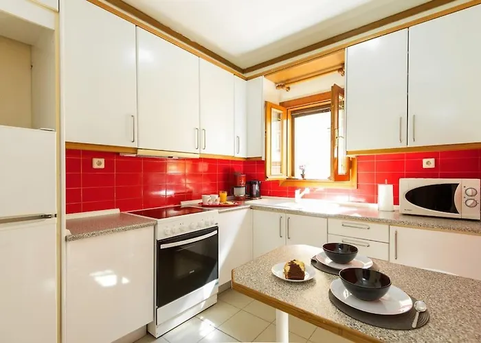 Appartement 95sqm 7min Center 2bdrms 2airco Gas Heating Marble Wc 3smarttvs Thessalonique