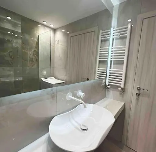 95sqm 7min Center 2bdrms 2airco Gas Heating Marble Wc 3smarttvs *