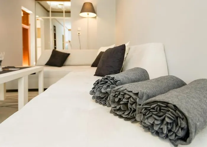Appartement 95sqm 7min Center 2bdrms 2airco Gas Heating Marble Wc 3smarttvs