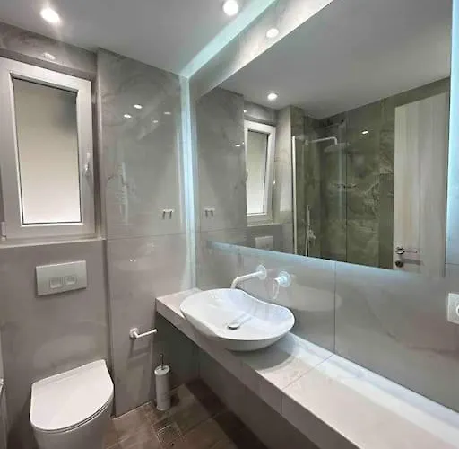 95sqm 7min Center 2bdrms 2airco Gas Heating Marble Wc 3smarttvs *