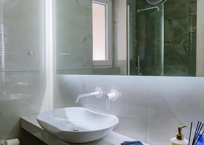 95sqm 7min Center 2bdrms 2airco Gas Heating Marble Wc 3smarttvs Appartamento Salonicco