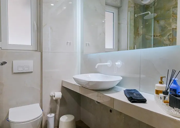 Appartamento 95sqm 7min Center 2bdrms 2airco Gas Heating Marble Wc 3smarttvs Salonicco