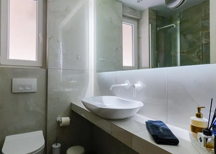 Appartamento 95sqm 7min Center 2bdrms 2airco Gas Heating Marble Wc 3smarttvs Salonicco