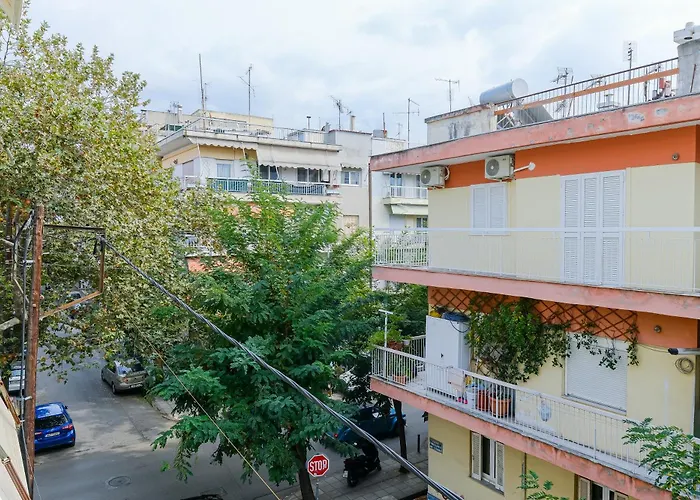 Appartamento 95sqm 7min Center 2bdrms 2airco Gas Heating Marble Wc 3smarttvs Salonicco