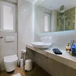 Apartament 95sqm 7min Center 2bdrms 2airco Gas Heating Marble Wc 3smarttvs Saloniki